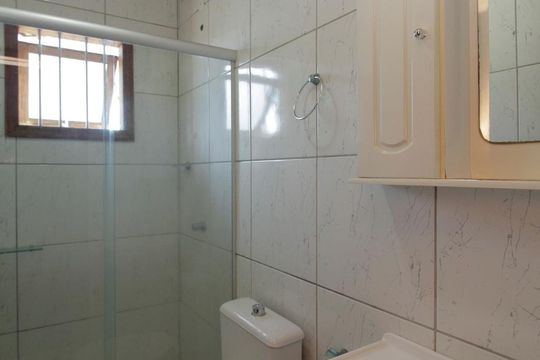 Banheiro da Suíte de casa à venda com 2 quartos, 82m² em São José, Canoas