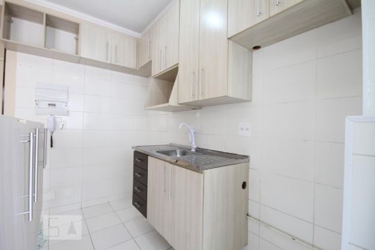 Cozinha de apartamento para alugar com 2 quartos, 48m² em Jardim São Savério, São Paulo