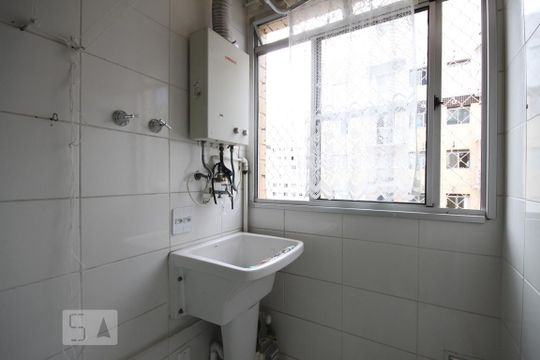 Área de serviço de apartamento para alugar com 2 quartos, 48m² em Jardim São Savério, São Paulo