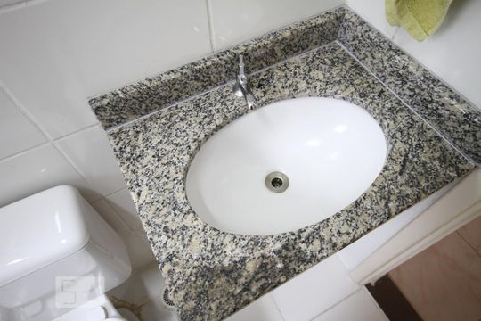 Banheiro de apartamento para alugar com 2 quartos, 48m² em Jardim São Savério, São Paulo