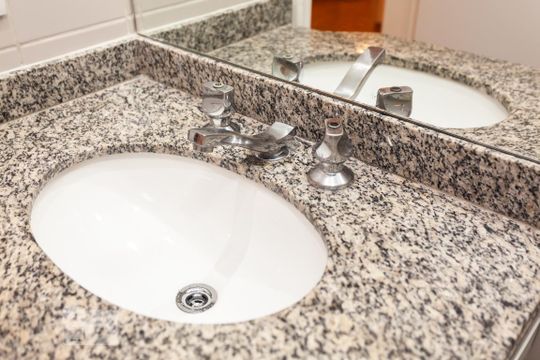 Detalhe do Banheiro da Suíte de apartamento para alugar com 2 quartos, 64m² em Vila Suzana, São Paulo