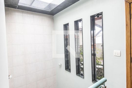 Corredor de casa à venda com 2 quartos, 240m² em Chácara Califórnia, São Paulo