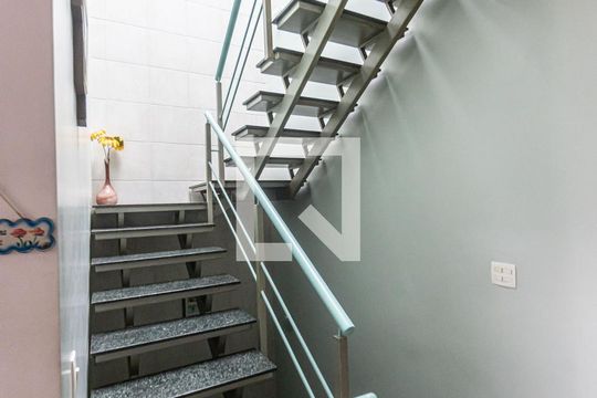 Escada de casa à venda com 2 quartos, 240m² em Chácara Califórnia, São Paulo