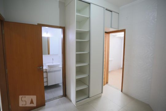 Quarto 1 de casa para alugar com 1 quarto, 35m² em Embaré, Santos