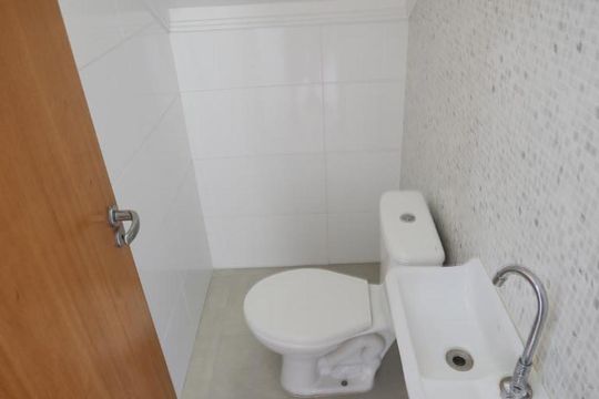 Banheiro do corredor da Sala de casa para alugar com 1 quarto, 35m² em Embaré, Santos
