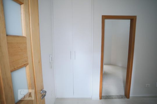 Entrada com Vista para a Sala e Quarto 1 de casa para alugar com 1 quarto, 35m² em Embaré, Santos
