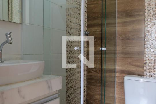 Banheiro da suíte de casa para alugar com 1 quarto, 55m² em Embaré, Santos