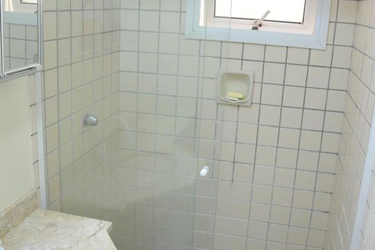 Banheiro de apartamento à venda com 2 quartos, 70m² em Marechal Rondon, Canoas