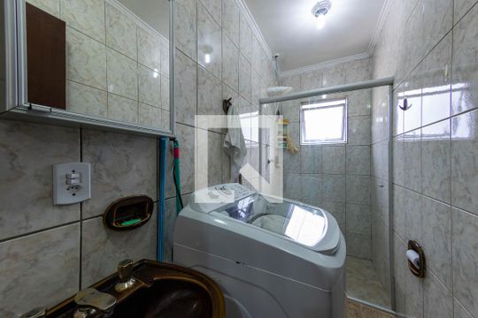 Banheiro de apartamento à venda com 2 quartos, 52m² em Conjunto Habitacional Teotonio Vilela, São Paulo