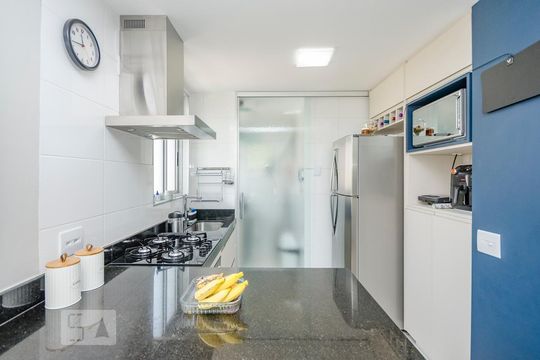Cozinha de apartamento para alugar com 2 quartos, 63m² em Buritis, Belo Horizonte
