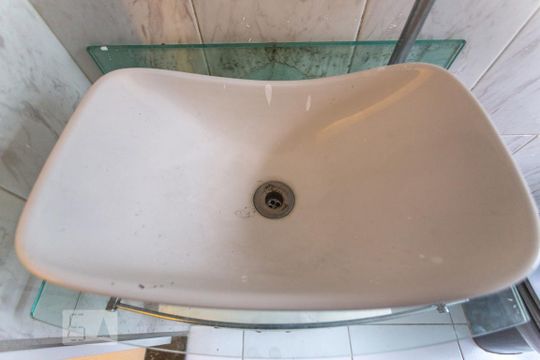 Pia de casa à venda com 3 quartos, 280m² em Taboão, Diadema