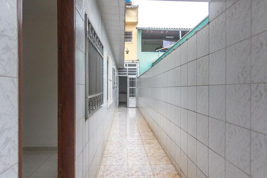 Quintal de casa à venda com 3 quartos, 280m² em Taboão, Diadema