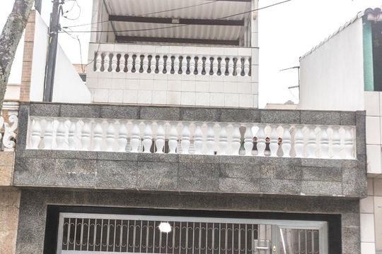 Fachada de casa à venda com 3 quartos, 280m² em Taboão, Diadema