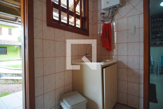 Área de Serviço de casa para alugar com 3 quartos, 300m² em Passo das Pedras, Porto Alegre
