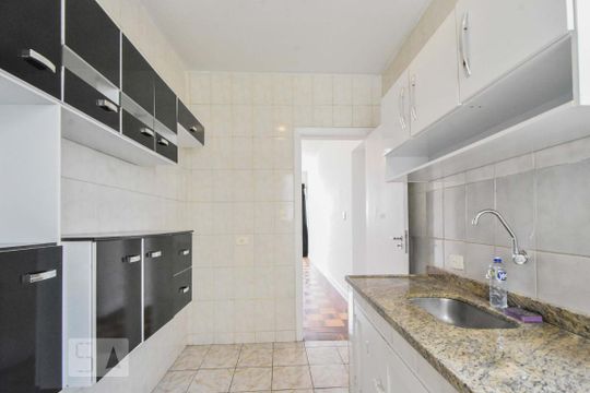 Cozinha de apartamento para alugar com 1 quarto, 75m² em Itaim Bibi, São Paulo