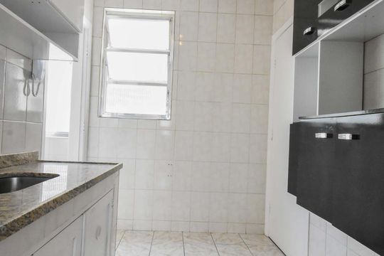Cozinha de apartamento para alugar com 1 quarto, 75m² em Itaim Bibi, São Paulo