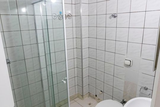 Banheiro de apartamento à venda com 1 quarto, 38m² em Liberdade, São Paulo