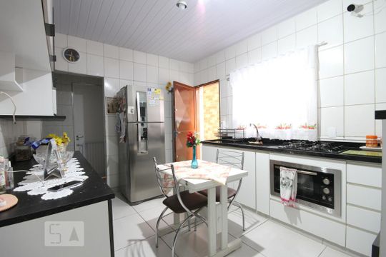 Cozinha de casa à venda com 4 quartos, 208m² em Vila Brasilina, São Paulo