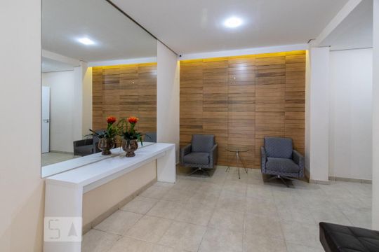 Hall de apartamento para alugar com 2 quartos, 56m² em Parque Reboucas, São Paulo