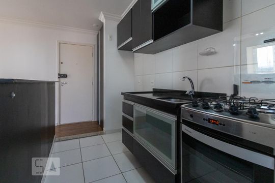 Cozinha de apartamento para alugar com 2 quartos, 56m² em Parque Reboucas, São Paulo