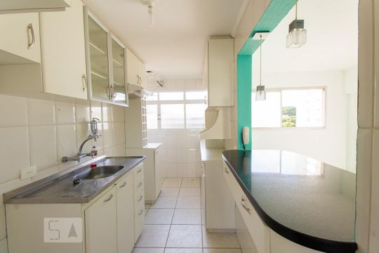 Cozinha de apartamento para alugar com 2 quartos, 68m² em Liberdade, São Paulo