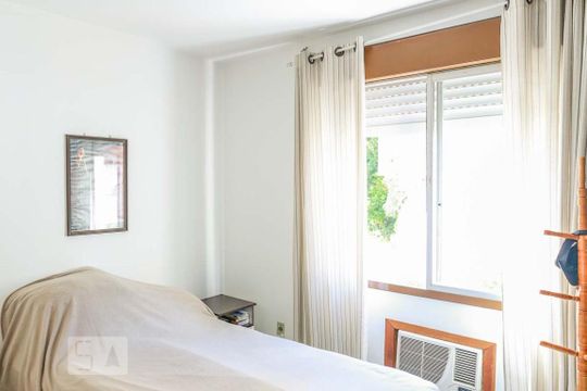 Quarto de apartamento à venda com 1 quarto, 105m² em Medianeira, Porto Alegre