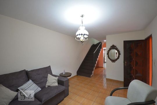 Casa à venda com 4 quartos, 179m² em Jardim Santa Emília, São Paulo