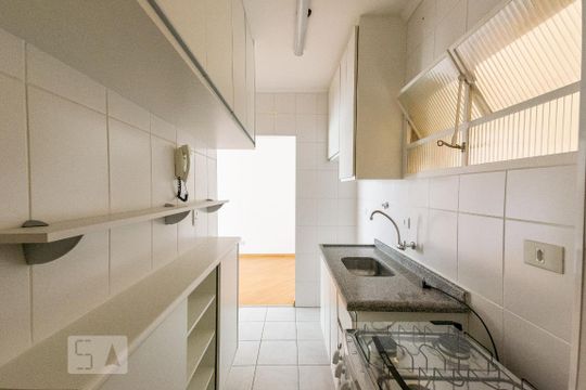 Cozinha de apartamento para alugar com 1 quarto, 35m² em Moema, São Paulo