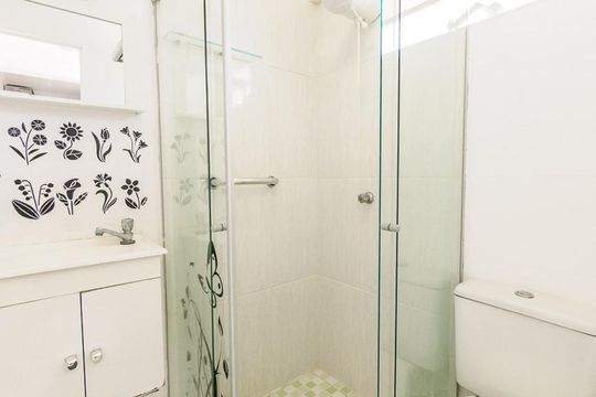 Banheiro de apartamento à venda com 1 quarto, 44m² em Novo Taquaral, Campinas