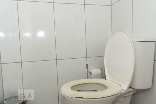 Banheiro de kitnet/studio para alugar com 1 quarto, 24m² em Vila Clementino, São Paulo
