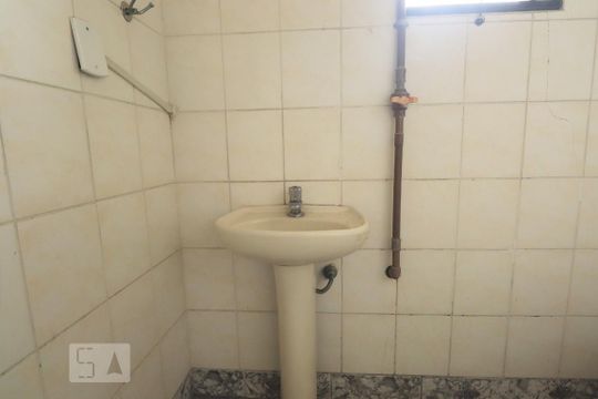 Banheiro de apartamento à venda com 1 quarto, 70m² em Parque das Nações, Santo André