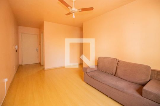 Sala de apartamento à venda com 1 quarto, 48m² em Passo da Areia, Porto Alegre