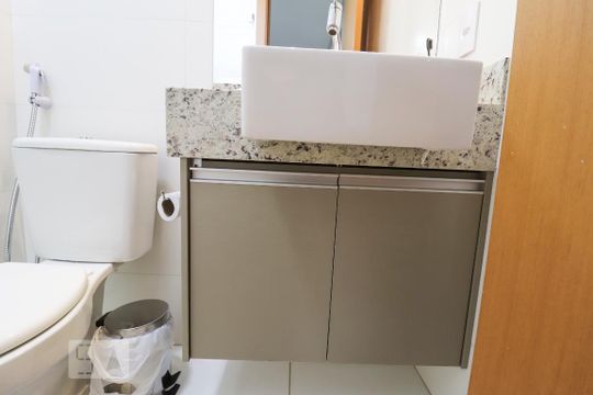 Banheiro da Suíte 1 de apartamento para alugar com 2 quartos, 99m² em Setor Oeste, Goiânia