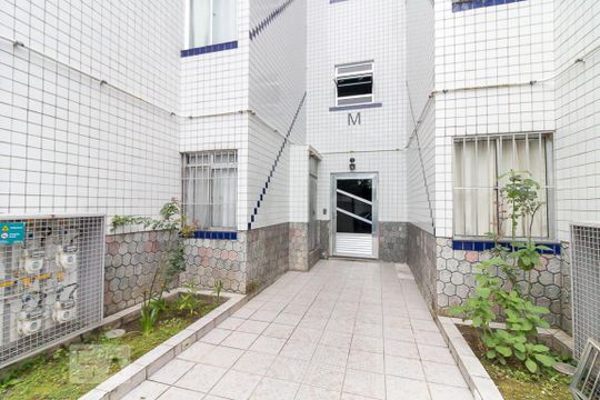 Entrada do bloco de apartamento para alugar com 2 quartos, 50m² em Jardim Valéria, Guarulhos