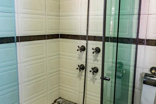 Banheiro da Suíte 1 de apartamento à venda com 3 quartos, 160m² em Coração Eucarístico, Belo Horizonte