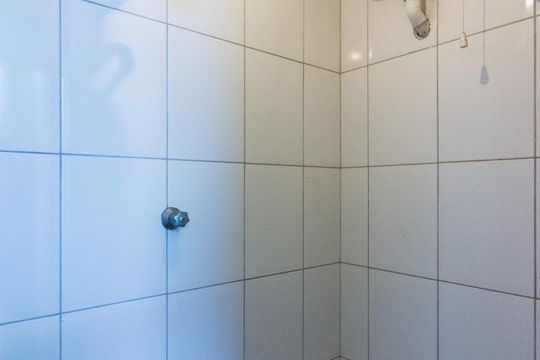 Banheiro de Serviço de casa à venda com 2 quartos, 120m² em Vila Roque, São Paulo