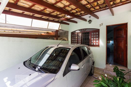 Garagem de casa à venda com 2 quartos, 120m² em Vila Roque, São Paulo
