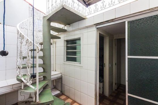Quintal de casa à venda com 2 quartos, 120m² em Vila Roque, São Paulo