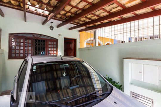 Garagem de casa à venda com 2 quartos, 120m² em Vila Roque, São Paulo
