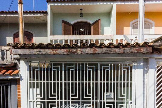 Fachada de casa à venda com 2 quartos, 120m² em Vila Roque, São Paulo
