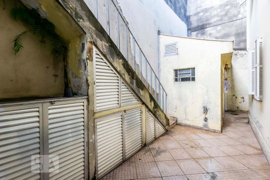 Fundos de casa à venda com 5 quartos, 422m² em Vila Brasílio Machado, São Paulo