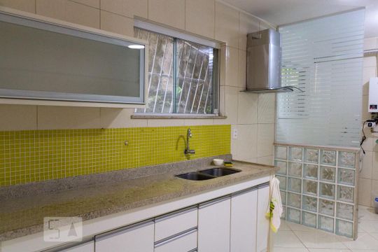 Cozinha e Área de Serviço de casa à venda com 3 quartos, 160m² em Vila Isabel, Rio de Janeiro