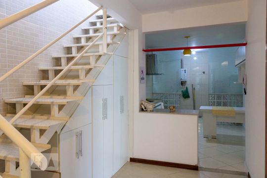Hall - 1º Andar de casa à venda com 3 quartos, 160m² em Vila Isabel, Rio de Janeiro