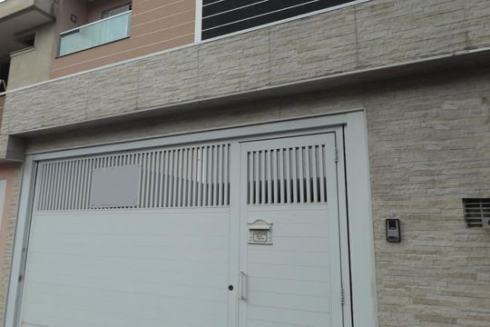 Fachada de casa à venda com 3 quartos, 159m² em Vila Alzira, Santo André