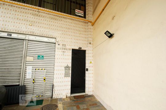Entrada de kitnet/studio para alugar com 1 quarto, 37m² em Centro, Rio de Janeiro