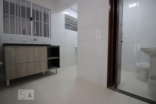 Cozinha de kitnet/studio para alugar com 1 quarto, 35m² em Vila Carbone, São Paulo