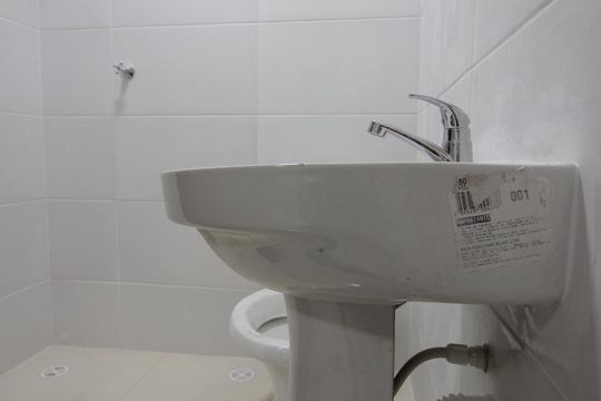 Banheiro de kitnet/studio para alugar com 1 quarto, 35m² em Vila Carbone, São Paulo