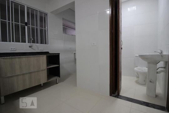 Cozinha de kitnet/studio para alugar com 1 quarto, 35m² em Vila Carbone, São Paulo
