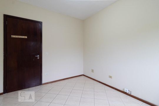 Quarto 1 de apartamento para alugar com 2 quartos, 60m² em Vila Jardim, Porto Alegre