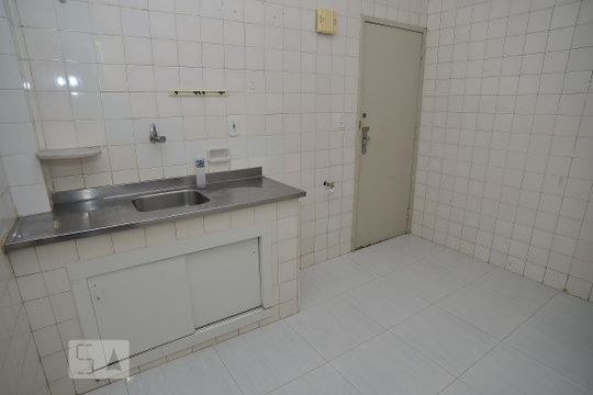 Cozinha de apartamento para alugar com 2 quartos, 70m² em Copacabana, Rio de Janeiro